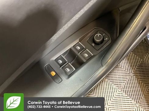 Used 2024 Volkswagen Jetta SE image 19