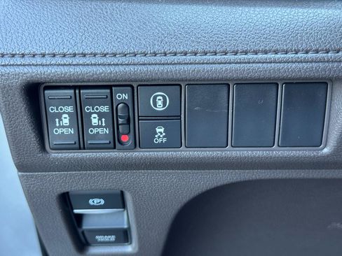 Used 2021 Honda Odyssey EX image 17