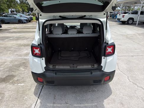 Used 2017 Jeep Renegade Latitude FWD image 31