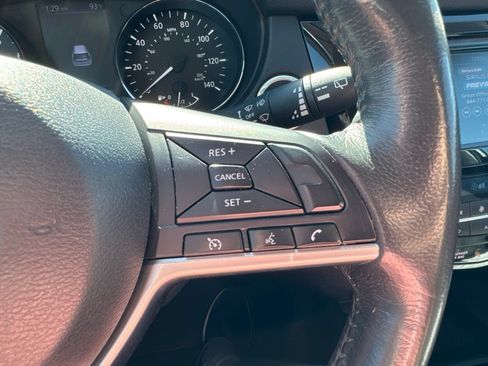 Used 2018 Nissan Rogue SV AWD/4WD image 22