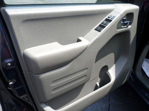 Used 2020 Nissan Frontier SV image 31