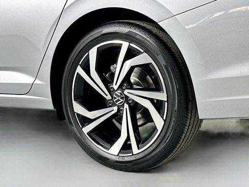 Certified 2025 Volkswagen Jetta SEL image 7