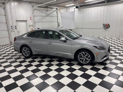 Used 2023 Hyundai Sonata SEL FWD image 3