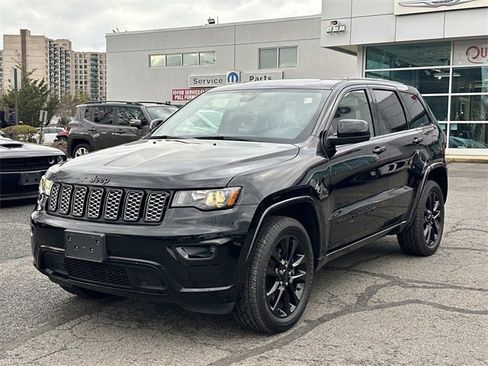 Certified 2022 Jeep Grand Cherokee Laredo X image 5