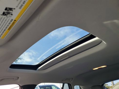 Used 2025 Chevrolet Trax ACTIV w/ Sunroof Package image 30