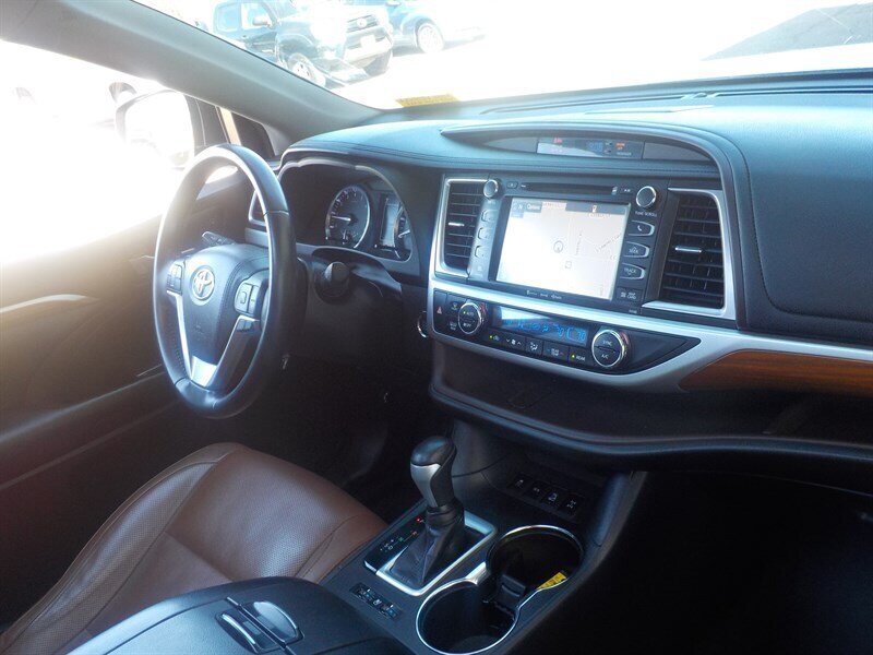 Used 2018 Toyota Highlander Limited AWD/4WD image 3