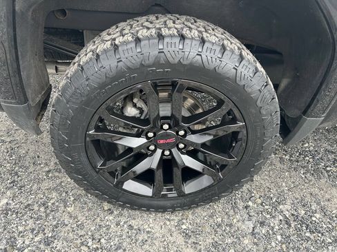Used 2025 GMC Sierra 1500 AT4 w/ Technology Package AWD/4WD image 9