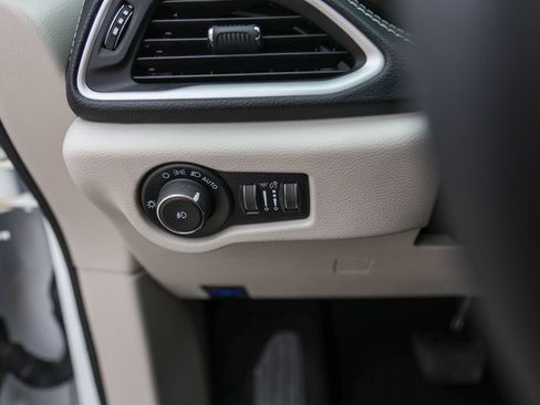 Used 2023 Jeep Wrangler Unlimited Rubicon 4xe AWD/4WD image 17