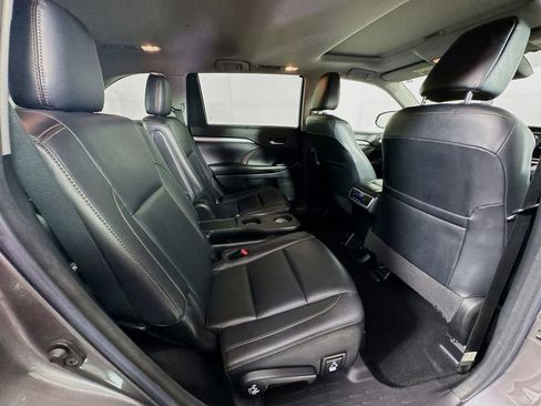 Used 2018 Toyota Highlander XLE FWD image 36