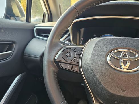 Used 2023 Toyota Corolla Cross XLE w/ Convenience Package AWD/4WD image 34