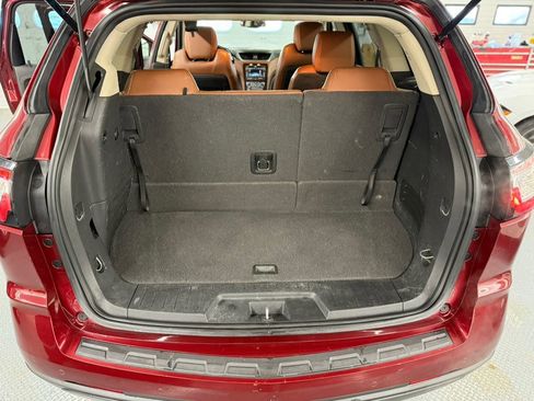 Used 2017 Chevrolet Traverse LT image 36