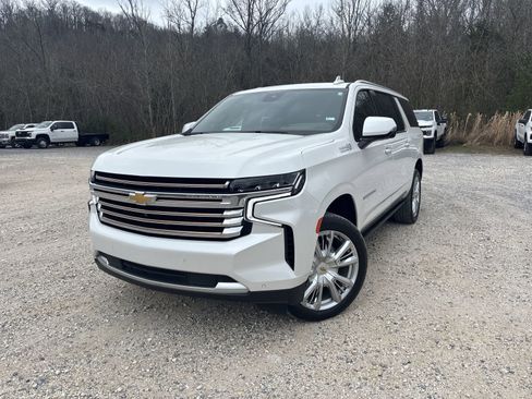 Used 2024 Chevrolet Suburban High Country w/ Advanced Technology Package image 12