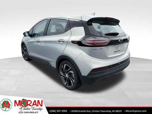 Used 2023 Chevrolet Bolt LT w/ Infotainment Package FWD image 3