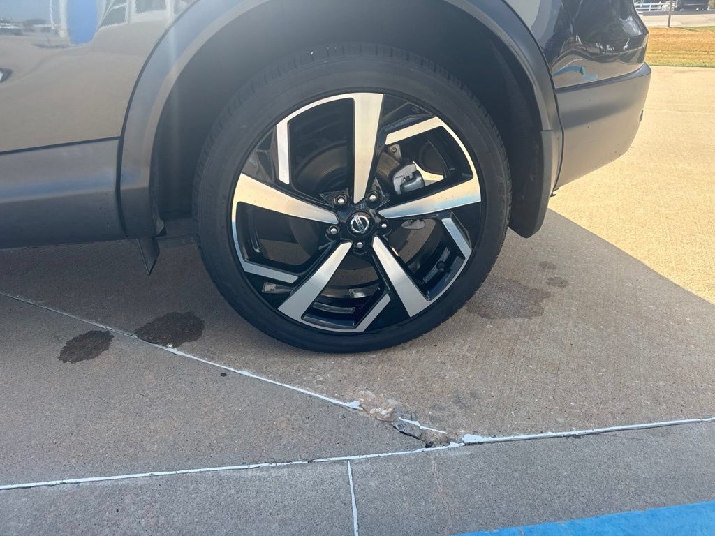 Used 2022 Nissan Rogue Sport SL AWD/4WD image 10