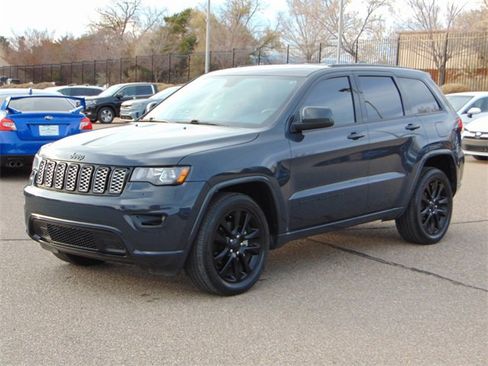 Used 2017 Jeep Grand Cherokee Altitude image 8