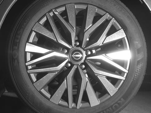 Used 2025 Nissan Altima 2.5 SV FWD image 14