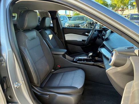 Used 2025 Chevrolet Trax LT image 35