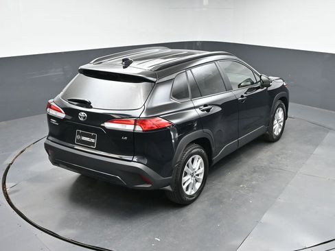 Used 2025 Toyota Corolla Cross LE image 35