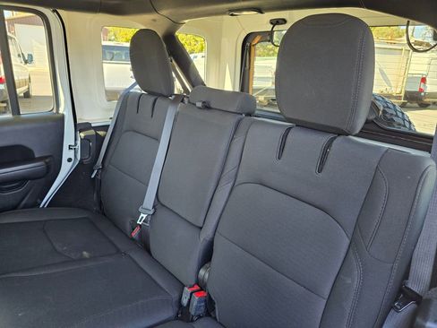 Used 2023 Jeep Wrangler Unlimited image 19