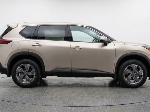 Used 2025 Nissan Rogue SV FWD image 9