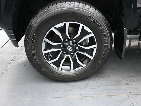 Used 2020 Toyota Tacoma TRD Sport image 12