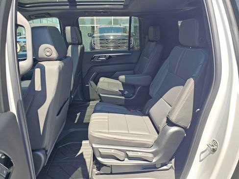 New 2026 Chevrolet Suburban RST w/ Comfort Package AWD/4WD image 17