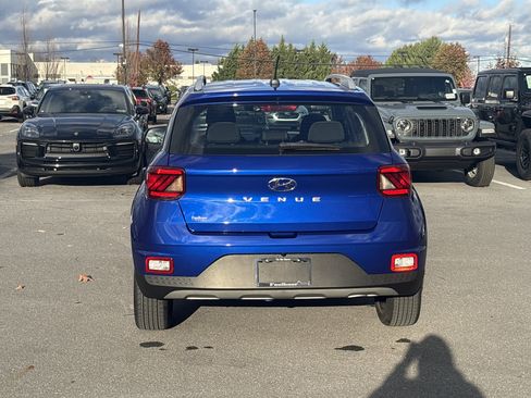 Used 2024 Hyundai Venue SEL image 5