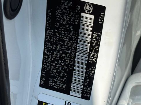 Used 2025 Toyota Camry LE FWD image 29