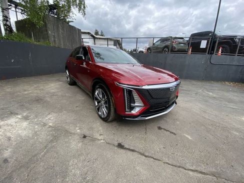 Certified 2024 Cadillac Lyriq Luxury w/ LPO, Floor Liner Package AWD/4WD image 8