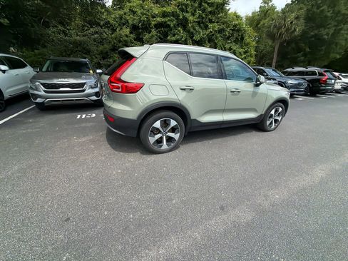 Used 2023 Volvo XC40 B5 Plus AWD/4WD image 17