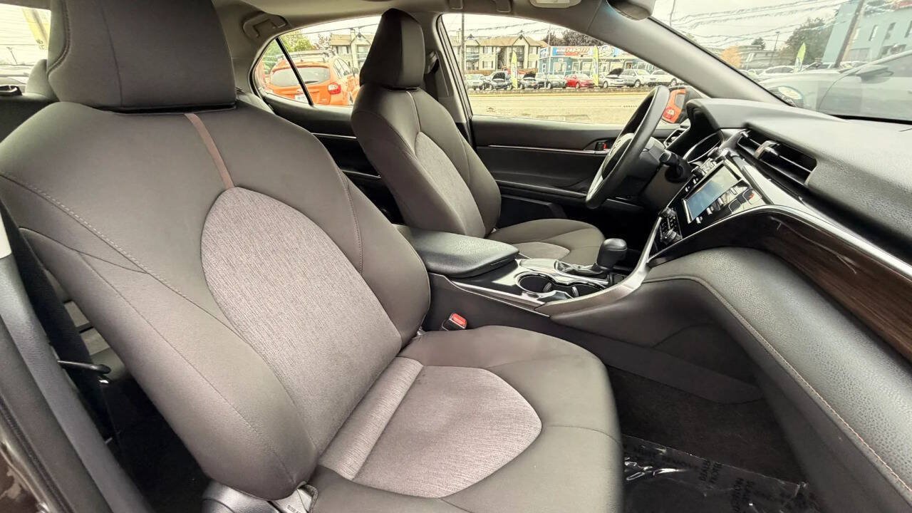 Used 2018 Toyota Camry LE w/ Moonroof Package FWD image 23