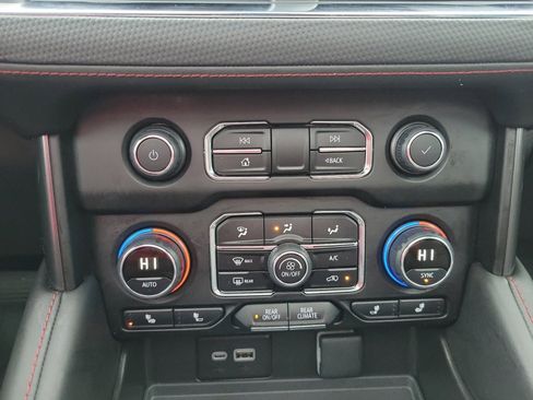 Used 2024 Chevrolet Suburban RST w/ Luxury Package image 18