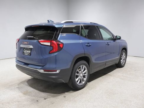 Used 2024 GMC Terrain SLT FWD image 2