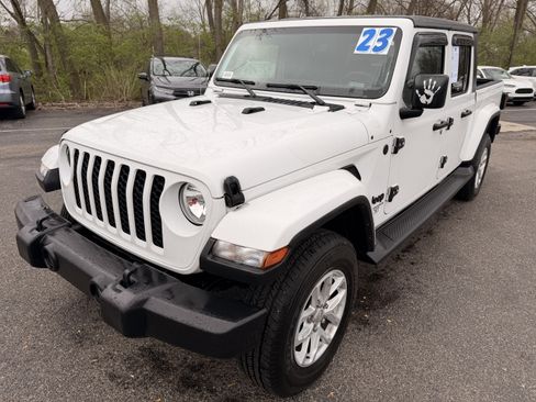 Used 2023 Jeep Gladiator Sport AWD/4WD image 7