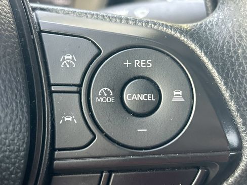 Used 2025 Toyota Corolla LE FWD image 17