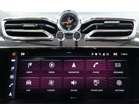 Used 2022 Bentley Bentayga AWD/4WD image 42