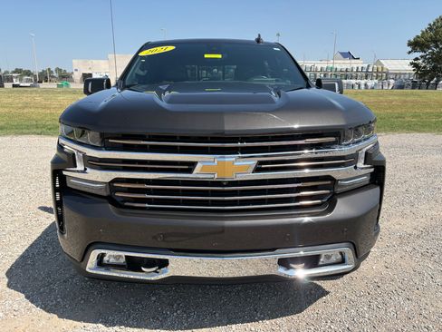 Used 2021 Chevrolet Silverado 1500 High Country w/ Technology Package AWD/4WD image 2