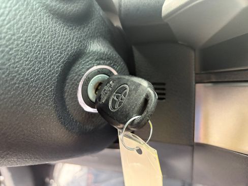 Used 2020 Toyota Tacoma SR5 RWD image 21