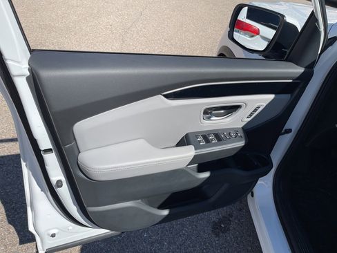 New 2025 Honda Pilot EX-L image 10