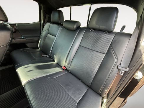 Used 2019 Toyota Tacoma TRD Off-Road image 13