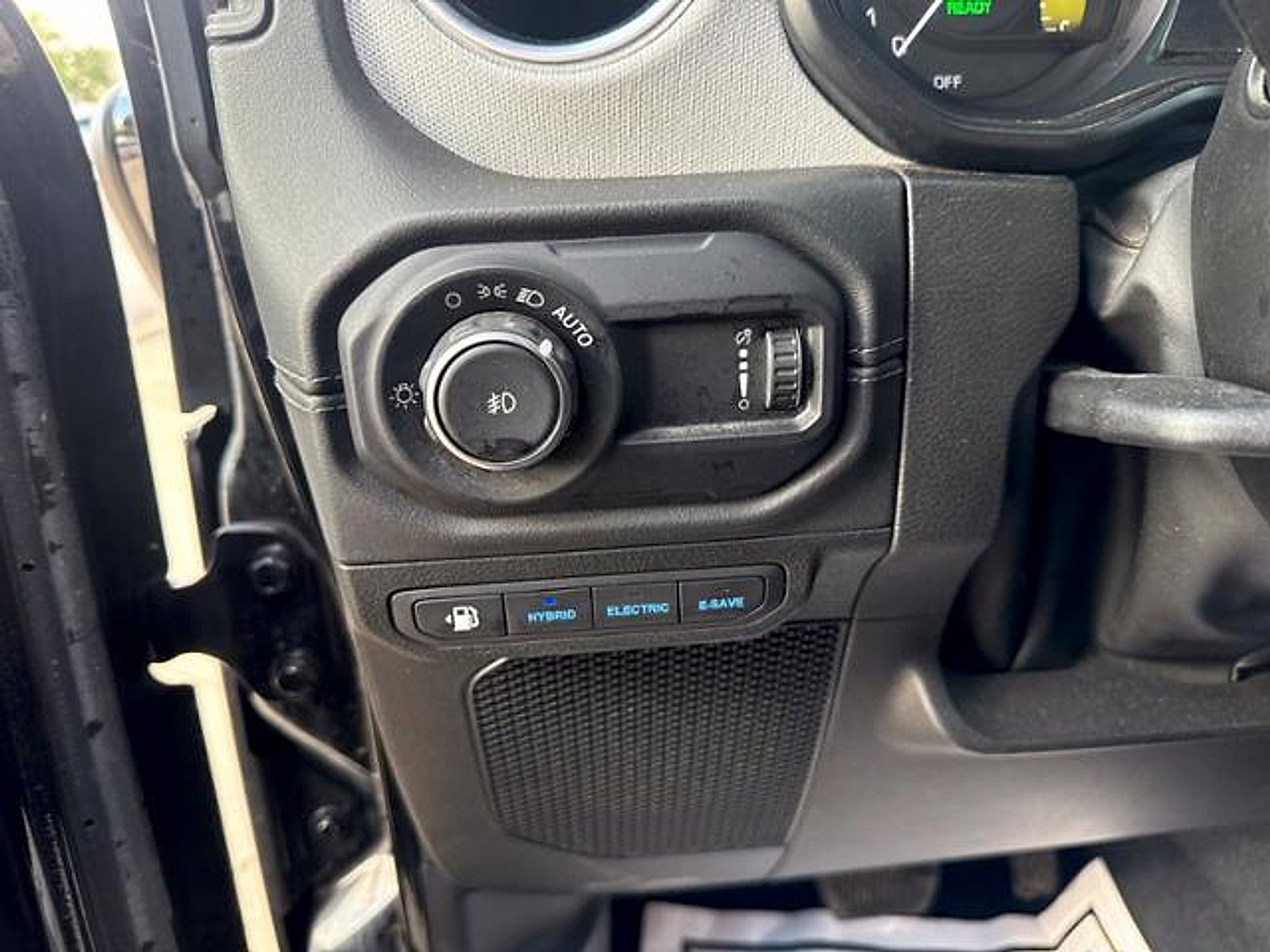 Used 2024 Jeep Wrangler Unlimited Sahara AWD/4WD image 11
