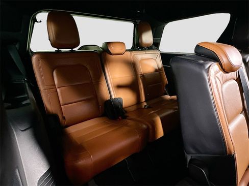 Used 2019 Lincoln Navigator Reserve image 31