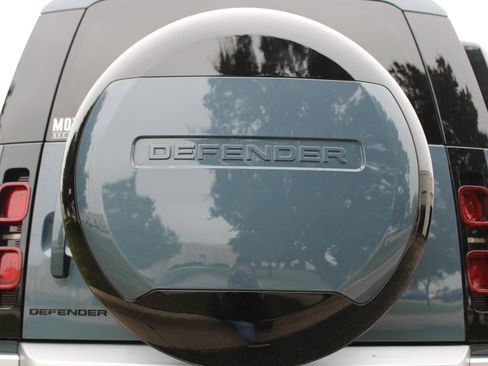 Used 2024 Land Rover Defender 110 S image 76