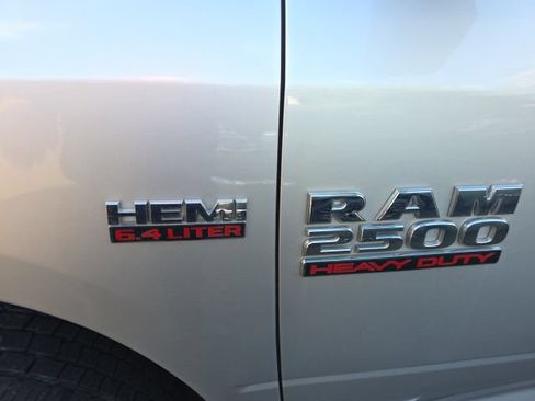 Used 2017 RAM 2500 Tradesman w/ Chrome Appearance Group AWD/4WD image 3