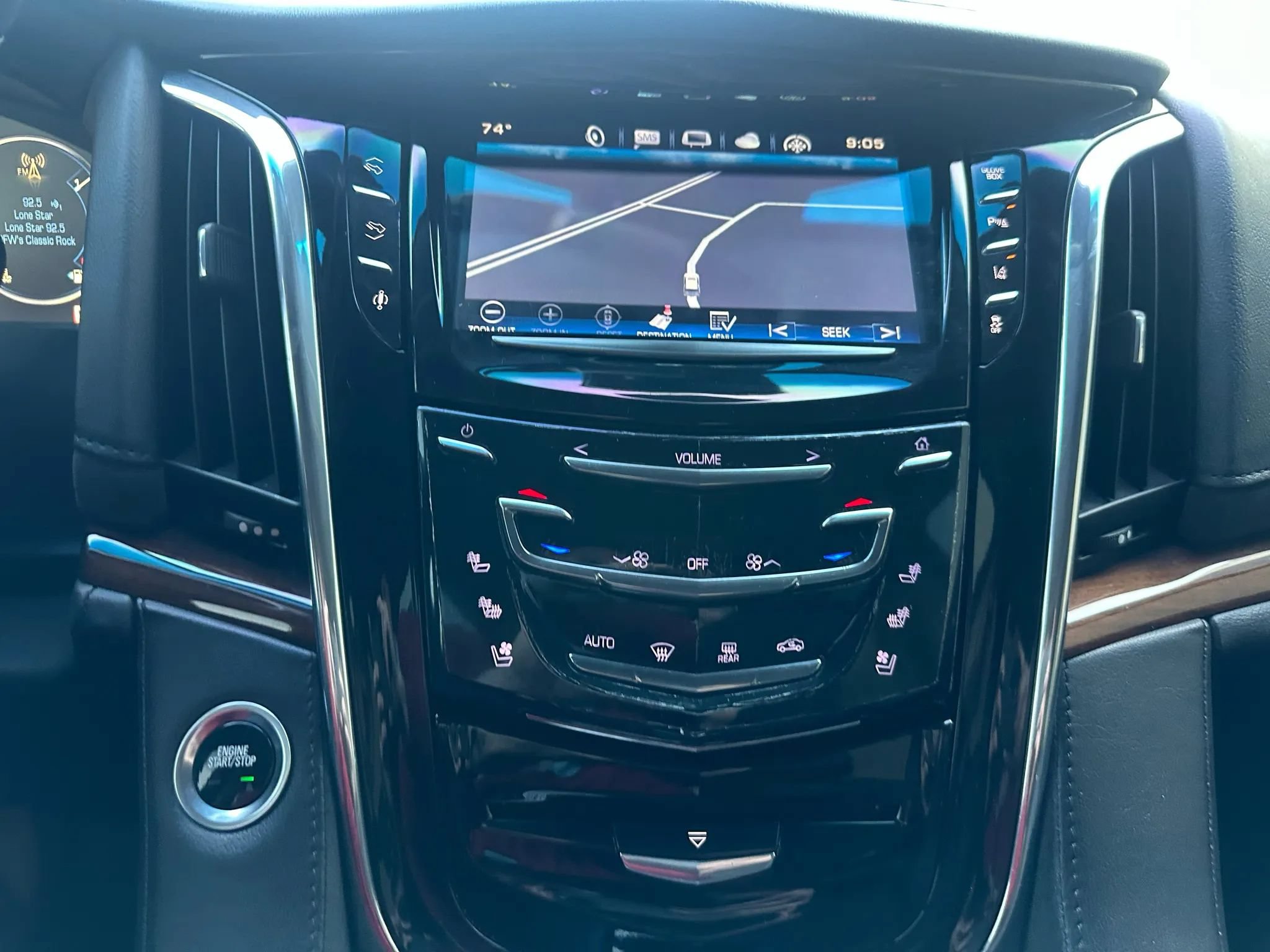 Used 2015 Cadillac Escalade Luxury AWD/4WD image 44