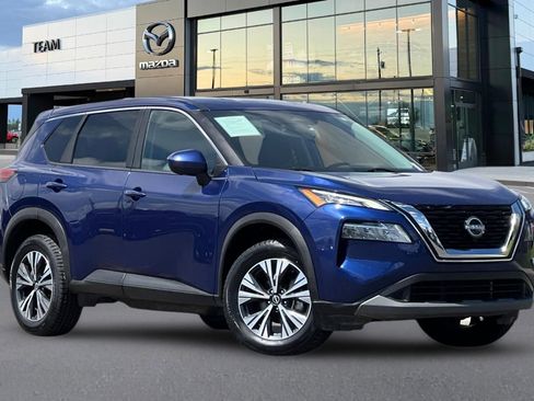 Used 2023 Nissan Rogue SV FWD image 2