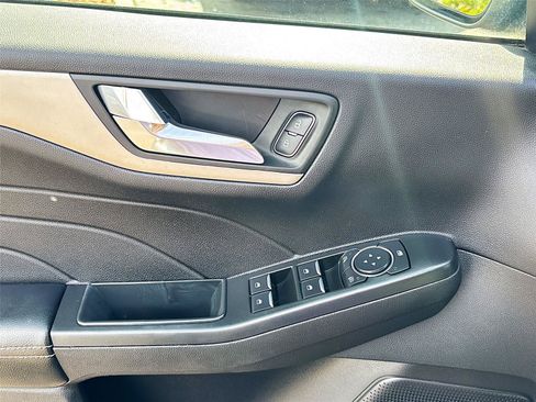 Used 2021 Ford Escape SE FWD image 17
