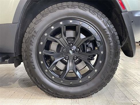 Used 2020 Land Rover Defender 110 First Edition image 13