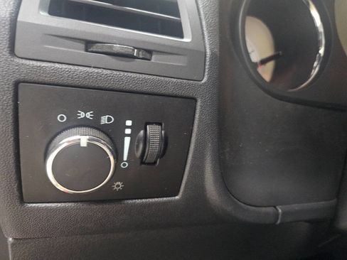 Used 2012 Dodge Challenger SXT image 19