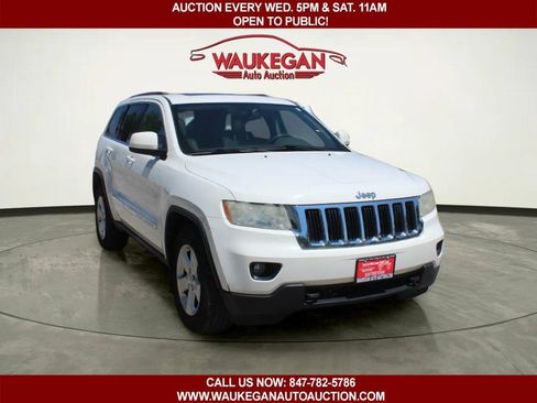 Used 2012 Jeep Grand Cherokee Laredo AWD/4WD image 3